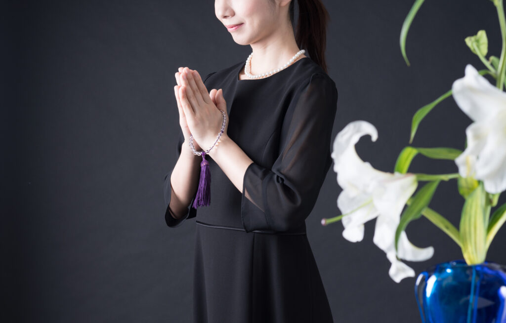 【男性・女性別】故人様との最期の時間を過ごす仮通夜の服装マナー