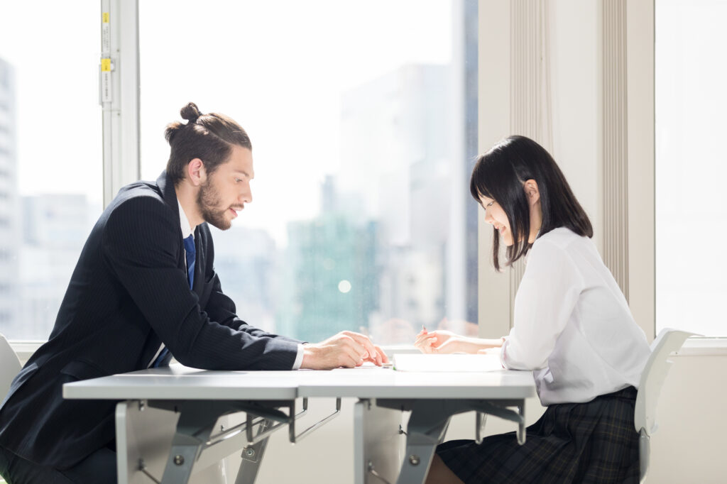 葬儀を行う時喪主は英語でどう告知すべき？案内状の例文を紹介