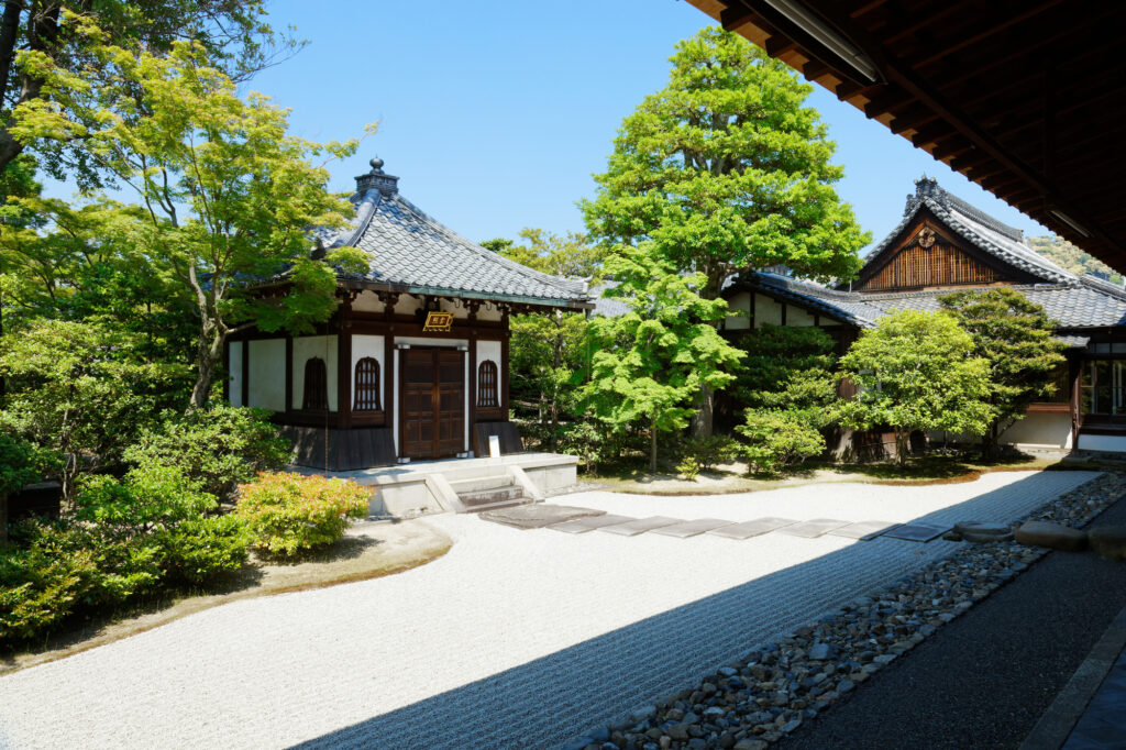 お墓から納骨堂へ改葬手続きする場合の平均費用相場は60～250万円