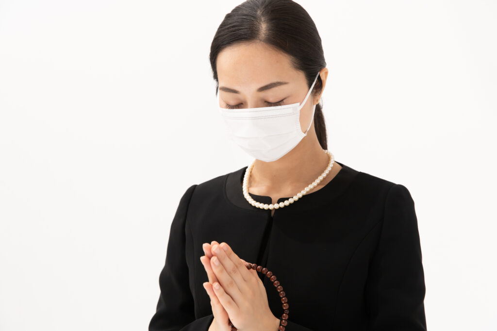 コロナ禍での葬儀、服装マナーはどうすればいい？敬意を表すことが大切