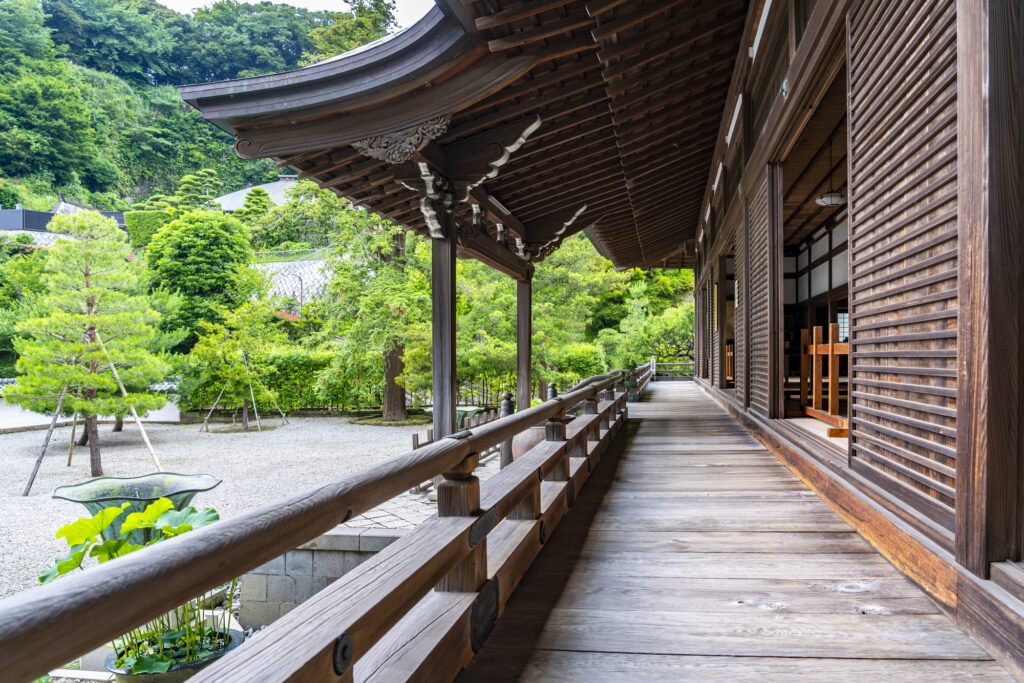 寺院葬の平均費用相場とは？通常の葬儀より約10万円の節約が可能！？